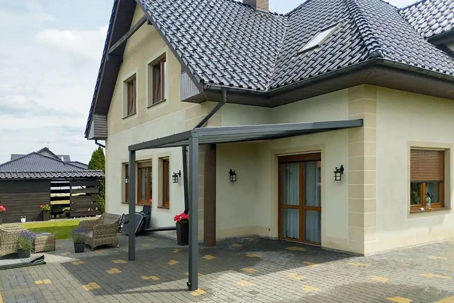 Zadaszenie aluminiowe Aluwandel na tarasie