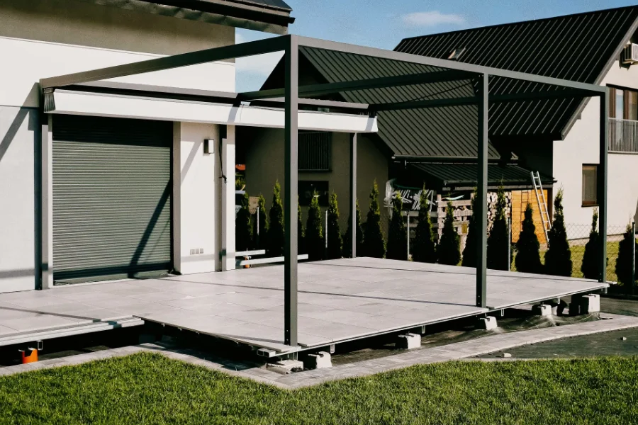 Nowoczesna pergola Palermo – aranżacja strefy relaksu