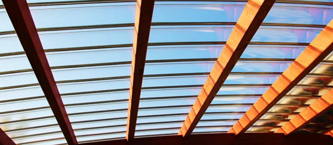 Pokrycie zadaszenia poliwęglanem